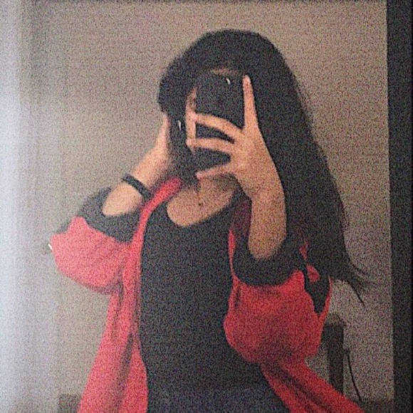 Profile Picture of Sofia Saeed (@sofia_saeed) on Poshmark