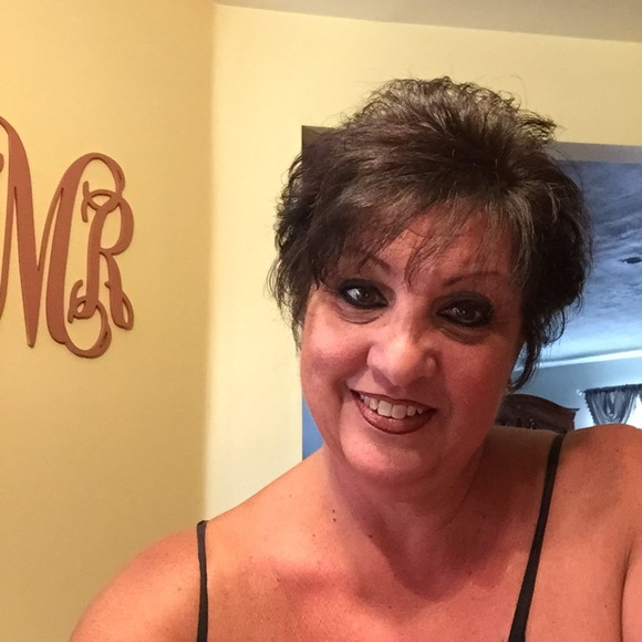 Profile Picture of Rosemarie Menditto (@rmenditto) on Poshmark