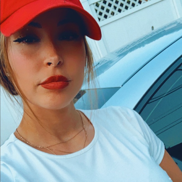 Profile Picture of Jessica Claro (@jclaro) on Poshmark