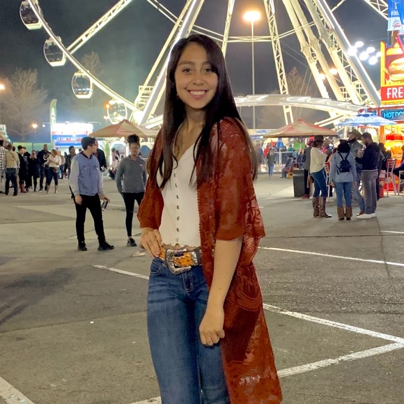 Profile Picture of Alyssa Peralez (@alyssaprlz) on Poshmark