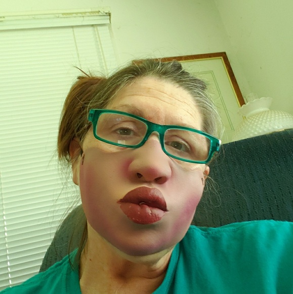 Profile Picture of Lisa Britton (@glamgownsetc) on Poshmark