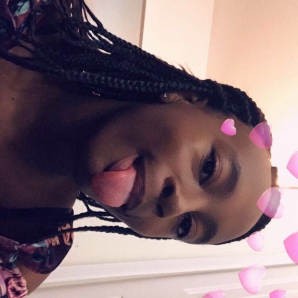 Profile Picture of Nyla Clay (@nylaclay) on Poshmark