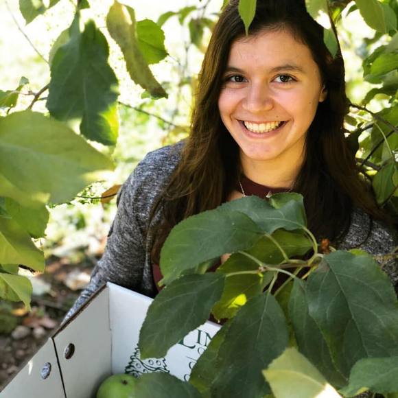 Profile Picture of Marisa Labarca (@marisal2027) on Poshmark