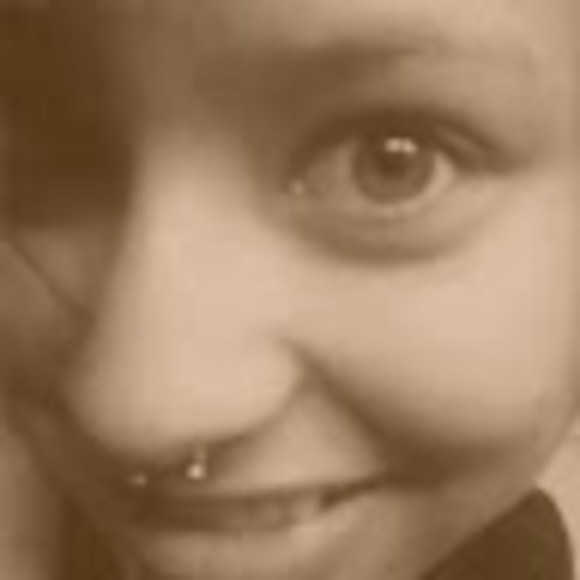 Profile Picture of Brittany Biederman (@ulluxyll) on Poshmark