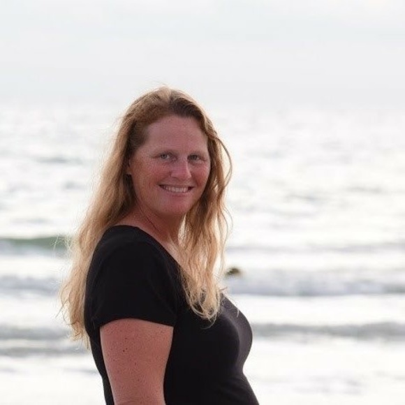 Profile Picture of Amy Teed (@survivoramy) on Poshmark