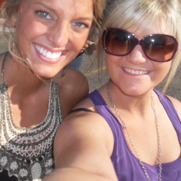 Profile Picture of Libby Sturges (@libbychelan) on Poshmark