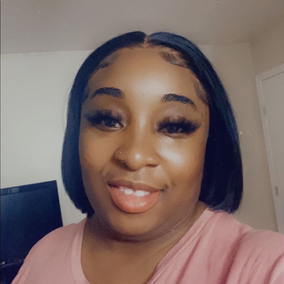 Profile Picture of Glenda Egiebor (@glendaegiebor) on Poshmark