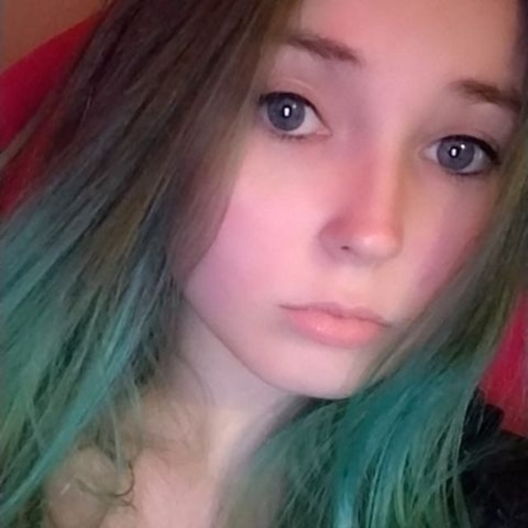Profile Picture of Clarissa Phillips (@clarissaphil281) on Poshmark