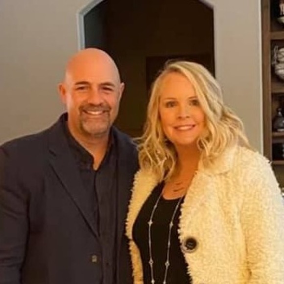 Profile Picture of Holli Condoleon (@hollicondoleon) on Poshmark