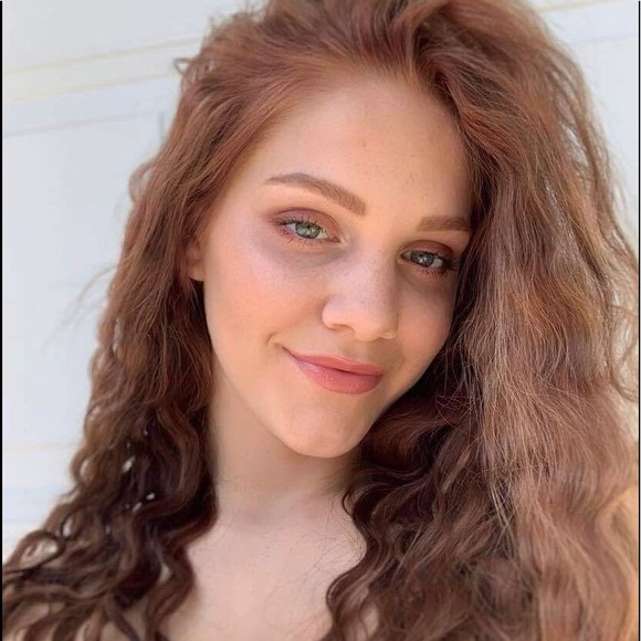 Profile Picture of Haley Holmes (@haleyholmes2020) on Poshmark