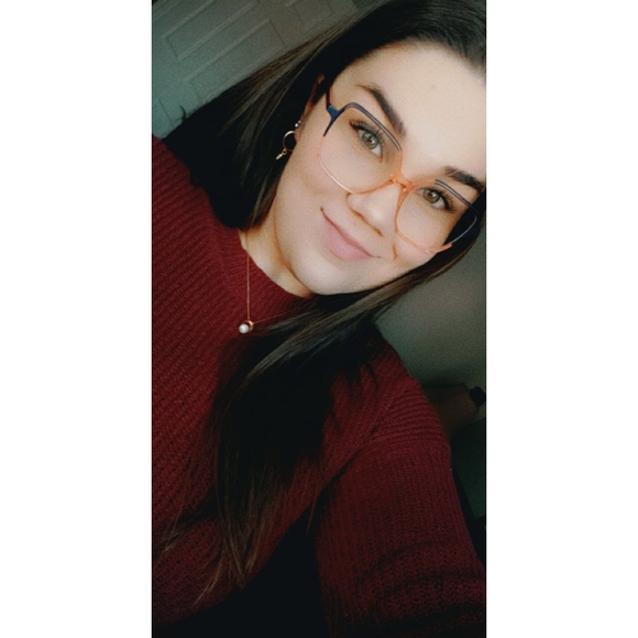 Profile Picture of Kelly Lapointe (@klapointe15) on Poshmark