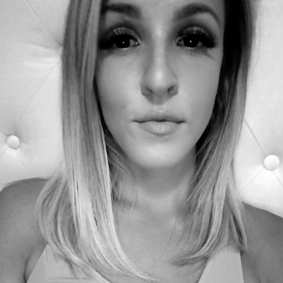 Profile Picture of Ashia Eckroth (@eckash) on Poshmark