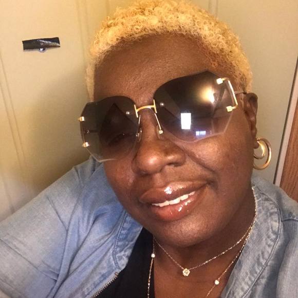 Deshone Ruple-craig - Poshmark Profile Picture of Deshone Ruple-craig (@shawnnypoo) on Poshmark