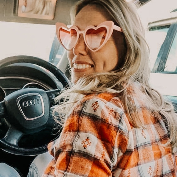 Profile Picture of Hannah Stantiall (@hstantiall) on Poshmark