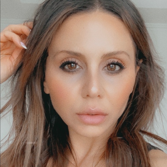 Profile Picture of Alison Sinforoso-petri (@alison1027) on Poshmark