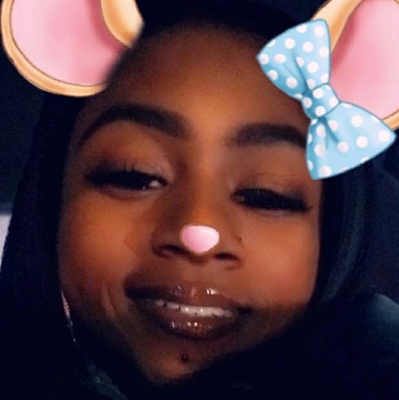 Profile Picture of Marshalle Duiguid (@shelleyshelle28) on Poshmark