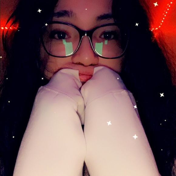 Nathalie Macaspac - Poshmark Profile Picture of Nathalie Macaspac (@nathieartpop10) on Poshmark