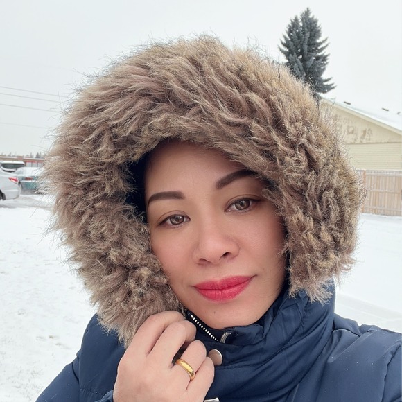 Profile Picture of Hien Dinh (@hiendinh312) on Poshmark