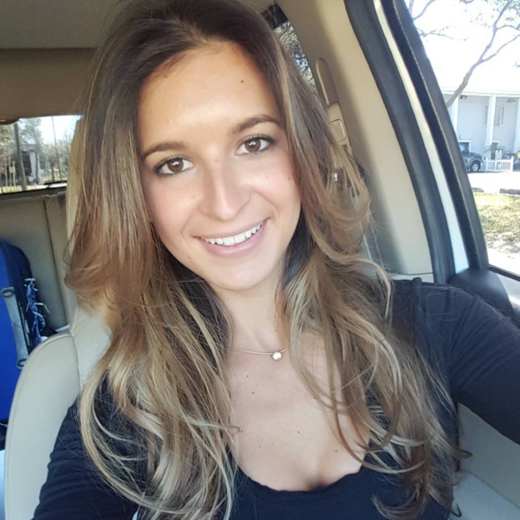 Profile Picture of Ashley Dochinez (@adochinez) on Poshmark