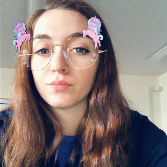 Profile Picture of Amanda Morgan (@amandaa2448) on Poshmark