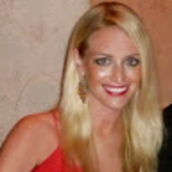 Megan Skeuse - Poshmark Profile Picture of Megan Skeuse (@megang88) on Poshmark