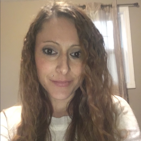 Profile Picture of Rhonda Reiswig (@rhondareiswig) on Poshmark