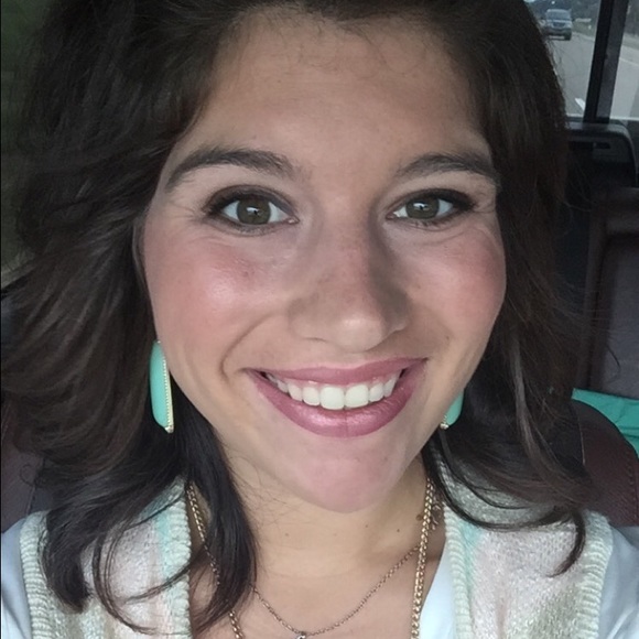 Profile Picture of Kaylen Moore (@kaylenmoore) on Poshmark