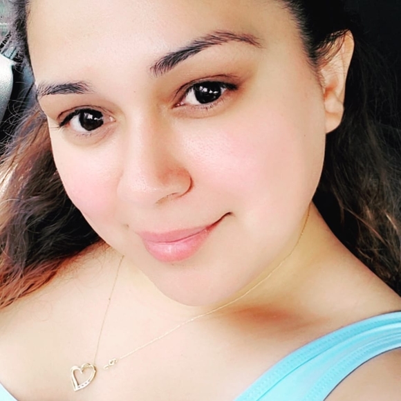 Profile Picture of Erica Toscano (@ericatoscano) on Poshmark