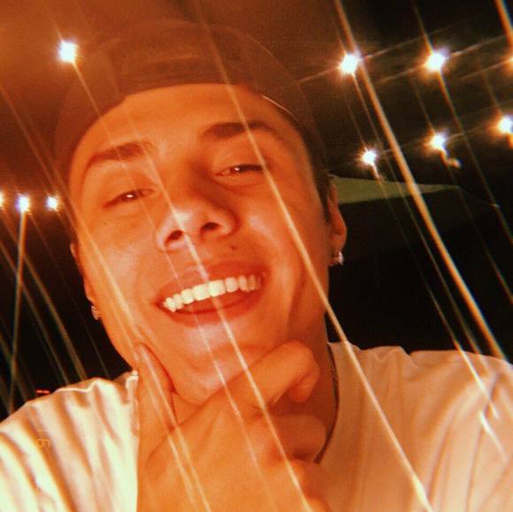 Profile Picture of Eddie Nguyen (@eddienguyen321) on Poshmark
