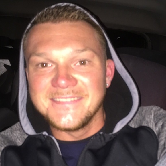 Profile Picture of Mark Rayner (@markderek) on Poshmark