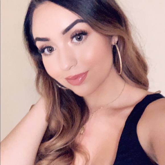 Profile Picture of Cassidy Jones (@cassidyjones) on Poshmark