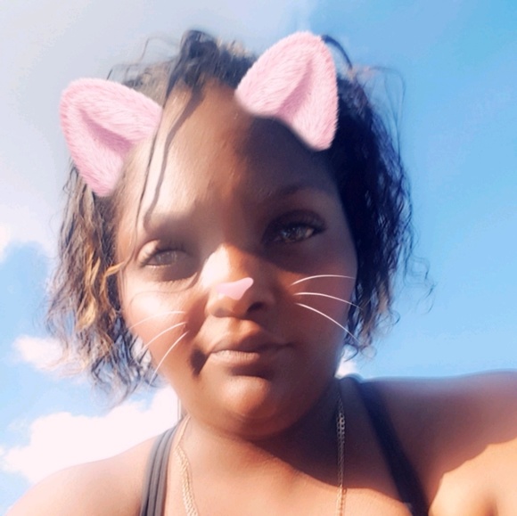 Profile Picture of Kanyell Dulin (@kanyelldulin) on Poshmark
