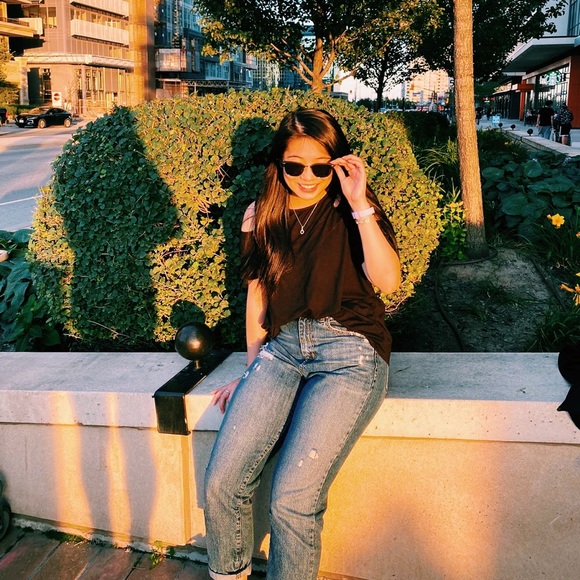 Profile Picture of Crystal Lai (@crystal_lai) on Poshmark