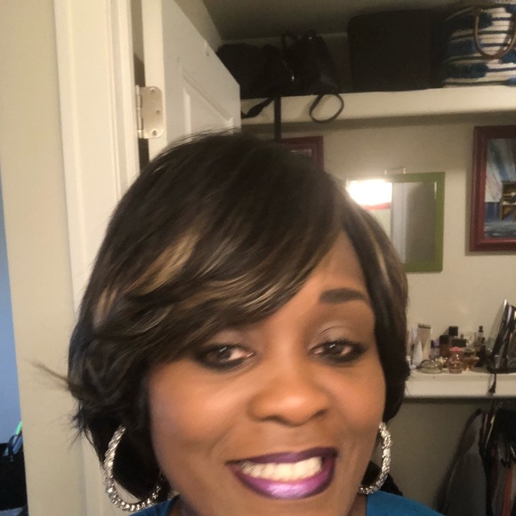 Profile Picture of Adrian Davenport (@pearl1425) on Poshmark