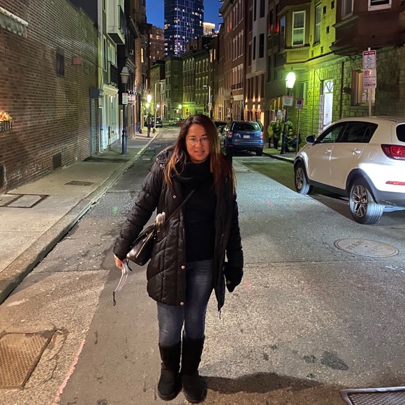 Profile Picture of Alma Cubells (@almacubells) on Poshmark