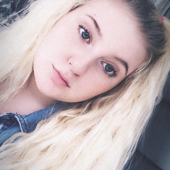 Profile Picture of Brook Hinkle (@brookhinkle) on Poshmark