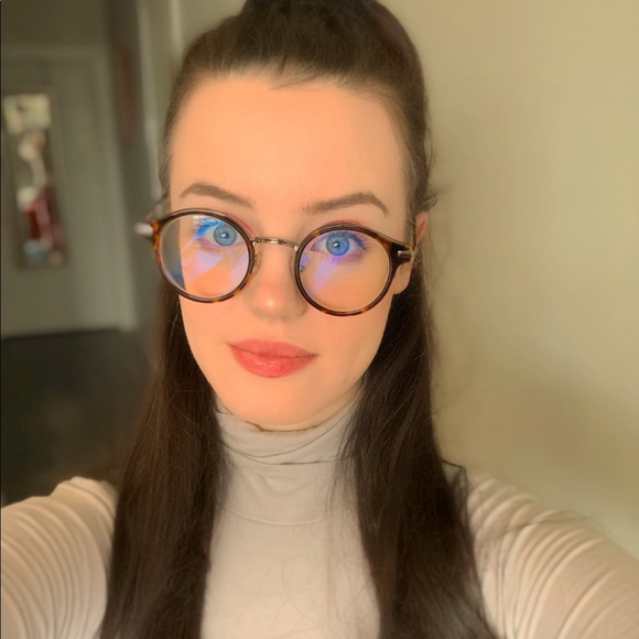 Profile Picture of Carly Aller (@allerc) on Poshmark