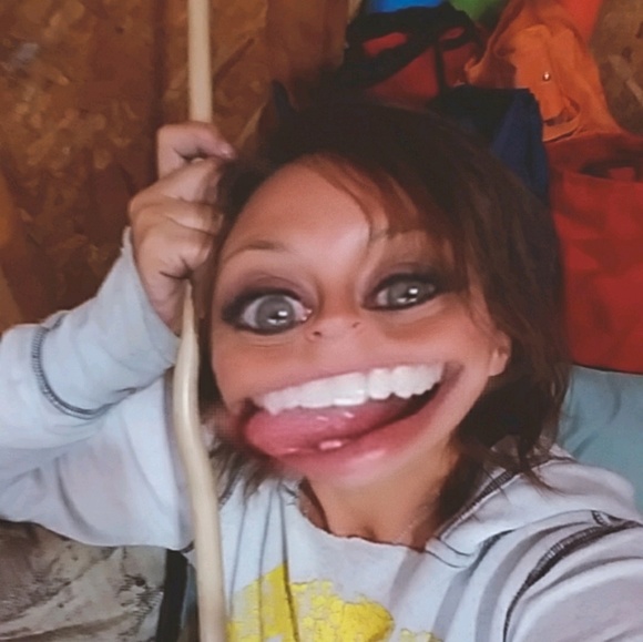 Profile Picture of Susie Butts (@crazybizness) on Poshmark