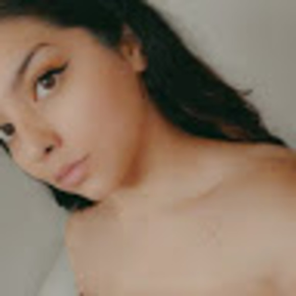 Profile Picture of Yesenia Hidalgo (@yeseniahidal132) on Poshmark