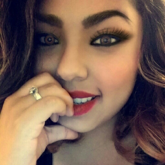 Profile Picture of Blanca Jimenez (@blankiiss) on Poshmark
