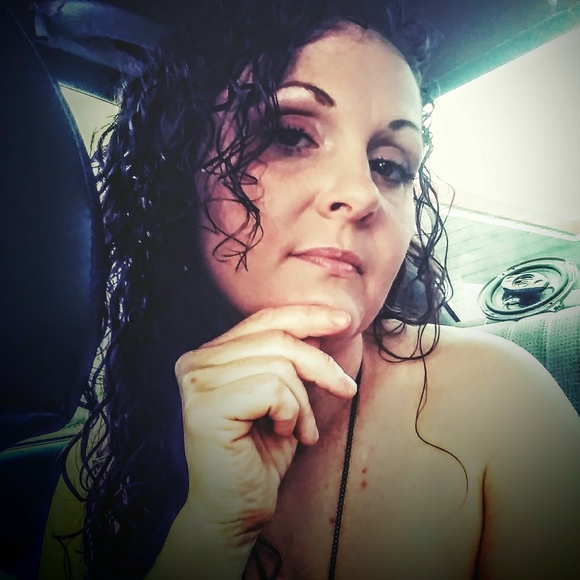 Profile Picture of Jami Roberts (@jameegee) on Poshmark