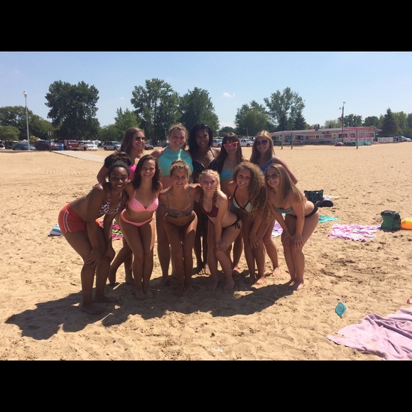 Profile Picture of Alyssa Closen (@alyssaclosen) on Poshmark