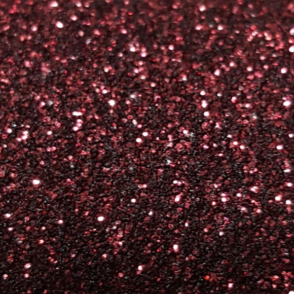 Danielle Shull - Poshmark Profile Picture of Danielle Shull (@maroonbeauty) on Poshmark