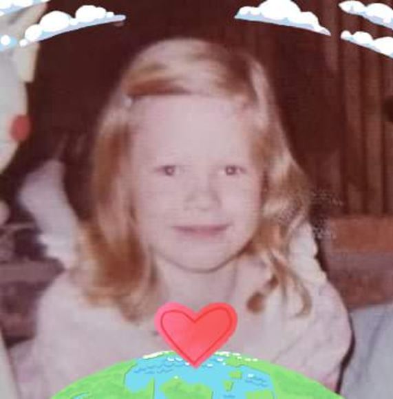 Liz Pettegrew - Poshmark Profile Picture of Liz Pettegrew (@lizpettegrew) on Poshmark