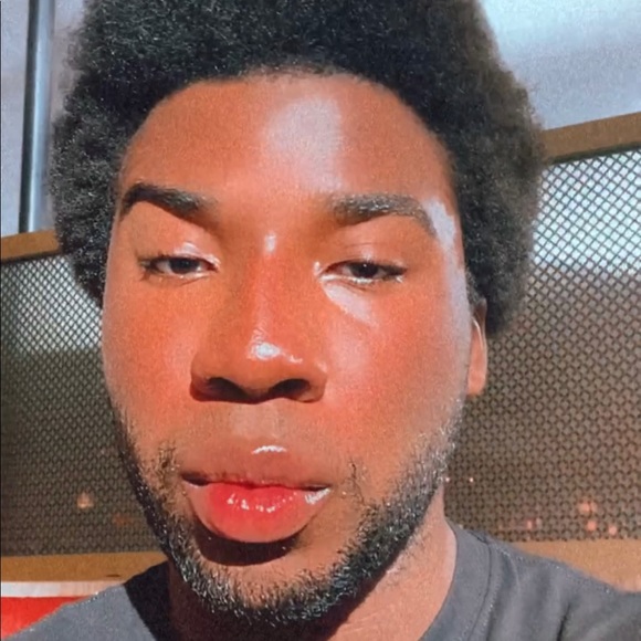 Profile Picture of Allan Bynoe (@allanbynoe) on Poshmark