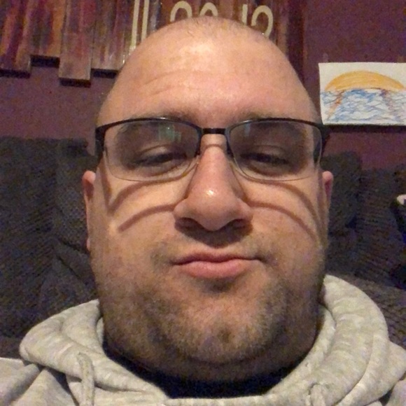 Profile Picture of Alex Jones (@alexjones885) on Poshmark