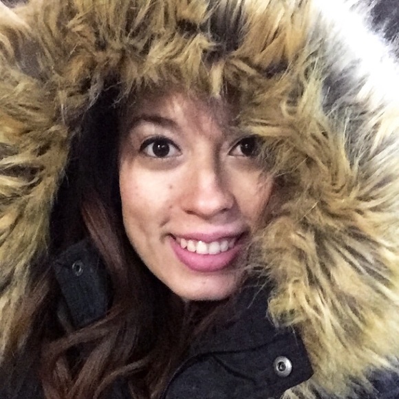 Profile Picture of Johanna Gómez (@johannagoflo) on Poshmark