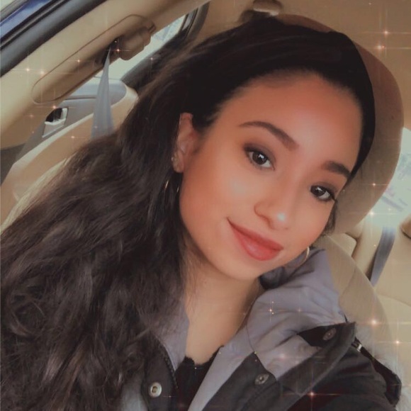 Profile Picture of Cordelia Ryan (@cmryan2140) on Poshmark