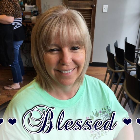 Profile Picture of Lori Lancaster (@lancasterlori) on Poshmark