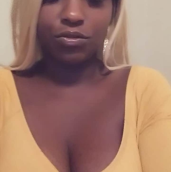 Profile Picture of Pretty laya Laya (@davionhall767) on Poshmark